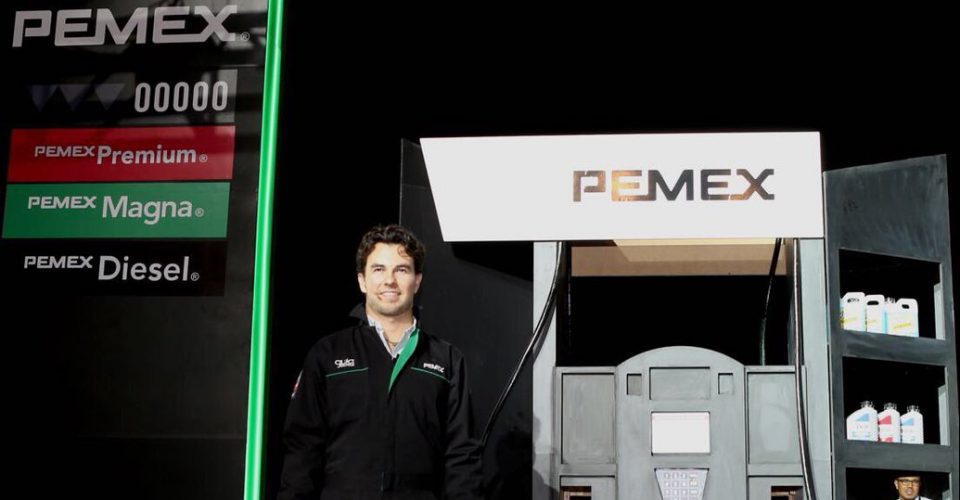 Checo Pérez podrí­a portar la marca Pemex en su traje de piloto de F1